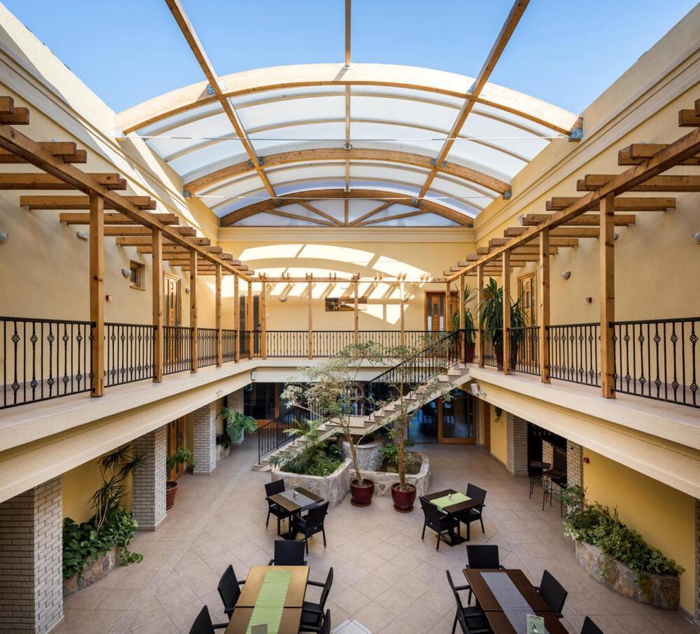 Atrium Agard Panzio Bed & Breakfast การ์ดอนนี ภายนอก รูปภาพ