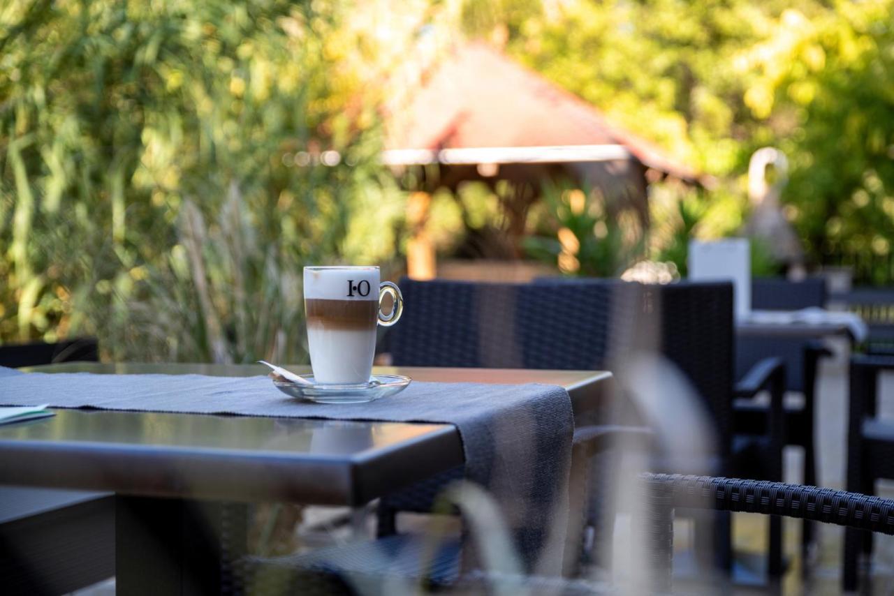 Atrium Agard Panzio Bed & Breakfast การ์ดอนนี ภายนอก รูปภาพ